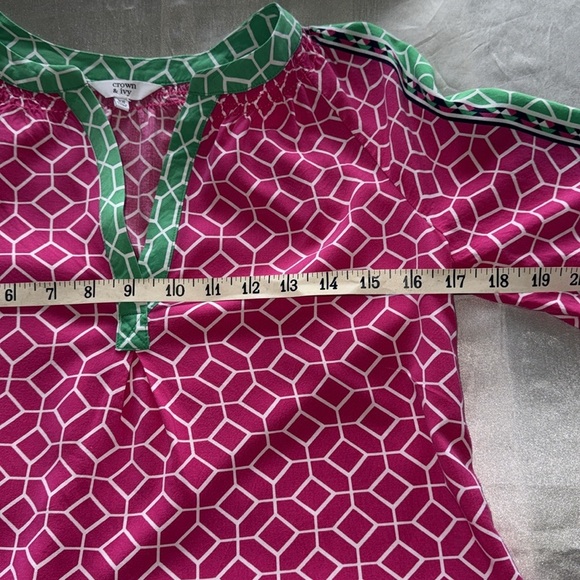 Crown & Ivy Boho Pink & Green Geo Print Popover Tunic Top Smocked V-neck Sz XS - Picture 6 of 14